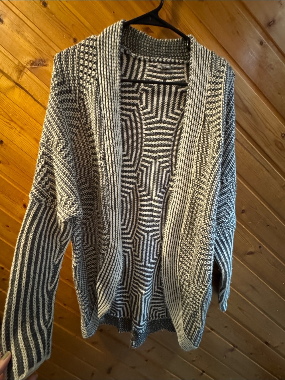 Charlotte Russe Gray and White Geometric Knit Open-Front Cardigan